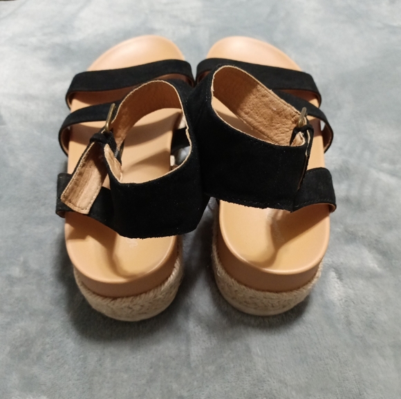 Women's Universal Thread Black Strappy Chunky Wedge Woven Suede Sandals Size 11 - Picture 4 of 7